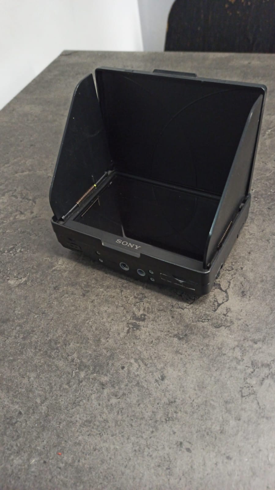 Накамерный монитор SONY CLM-V55 (без акб) в магазине RentaPhoto.Store